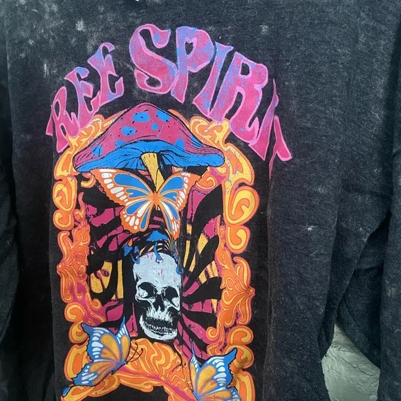 No Boundaries Graphic Sweatshirt - Picture 4 of 4